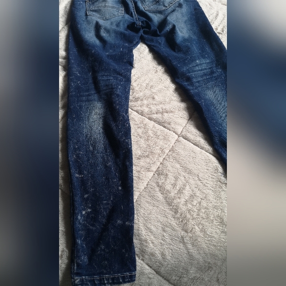 Skinny jeans. Size 9. - Picture 8 of 10